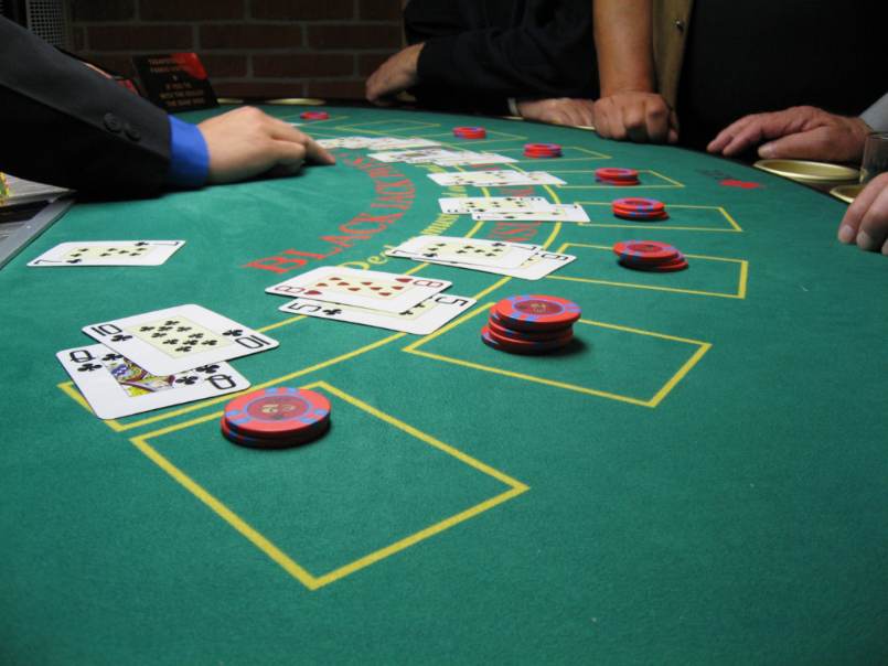 Blackjack là trò chơi thu hút nhiều người tham gia